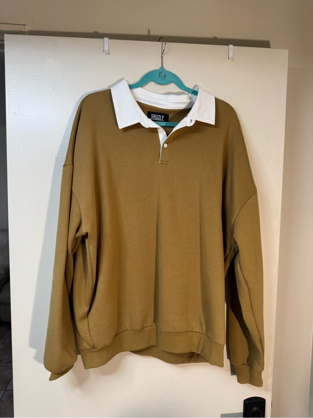 Grizzly Men's Olive Green Rugby-Style Sweatshirt with White Collar